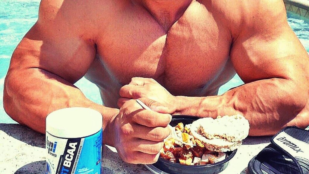 HOW TO EAT LIKE A BODYBUILDER AND WHAT YOU NEED TO KNOW