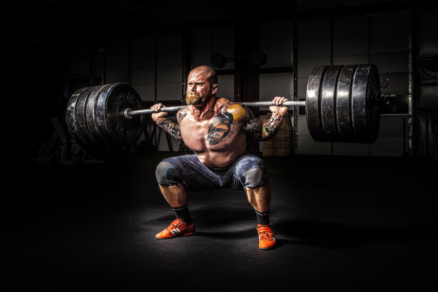 Strength training bodybuilder squating
